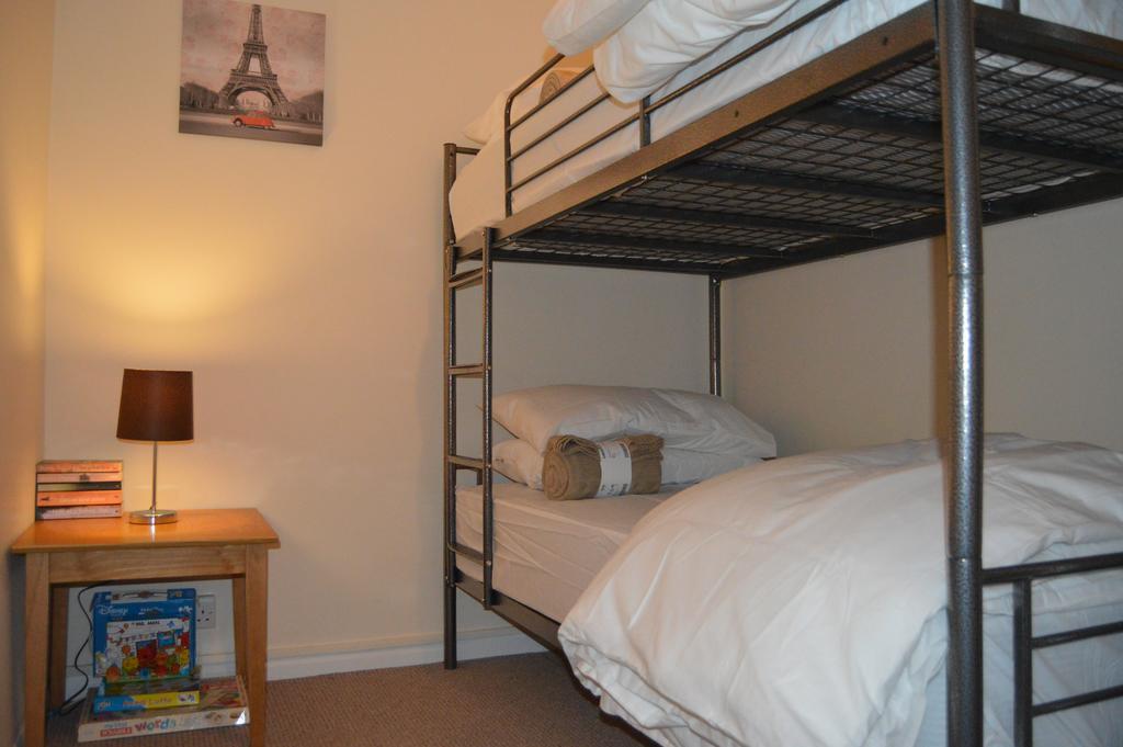 Chesterton Court Apartment Gloucester Exteriör bild
