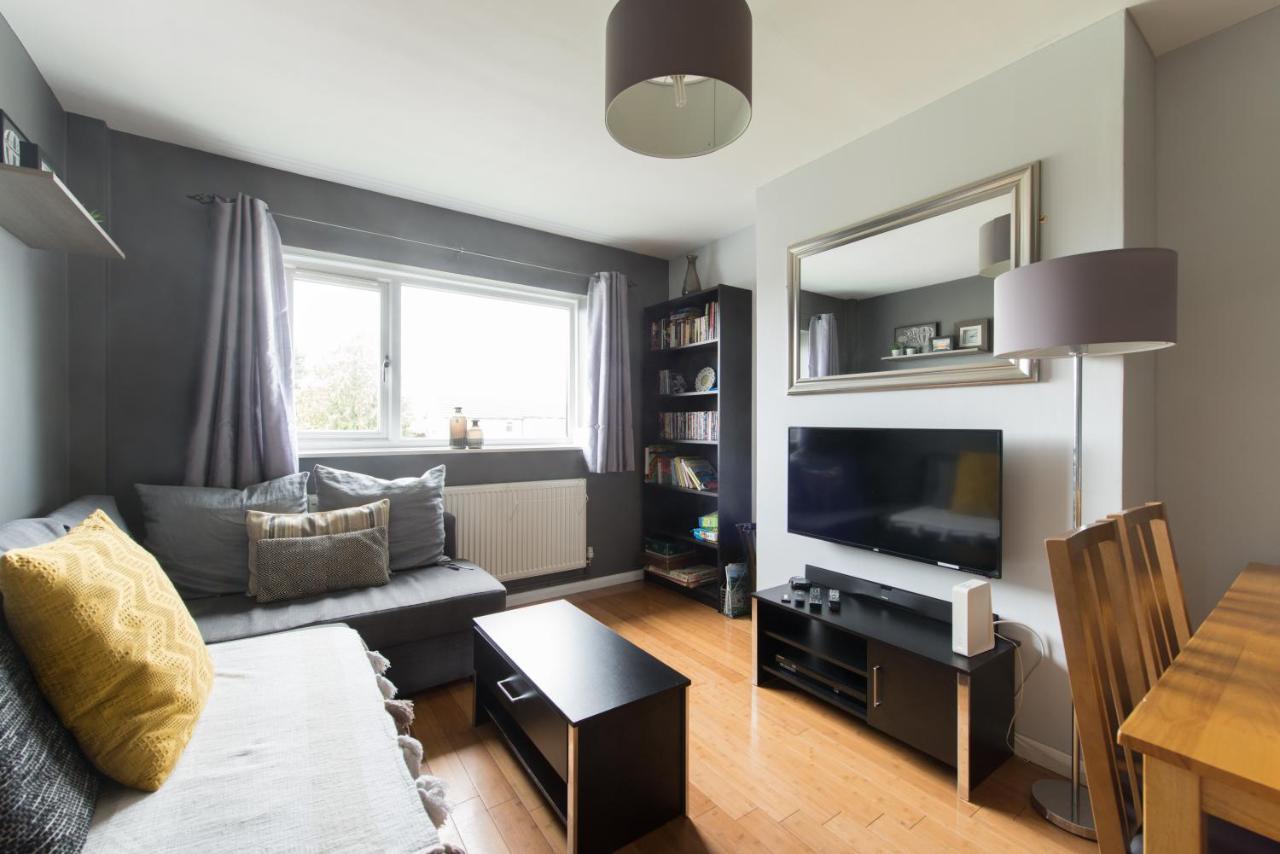 Chesterton Court Apartment Gloucester Exteriör bild