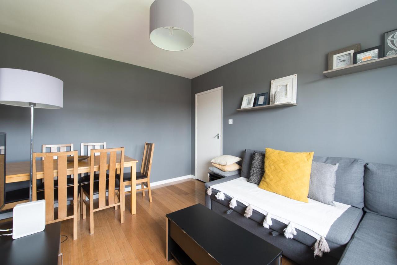 Chesterton Court Apartment Gloucester Exteriör bild
