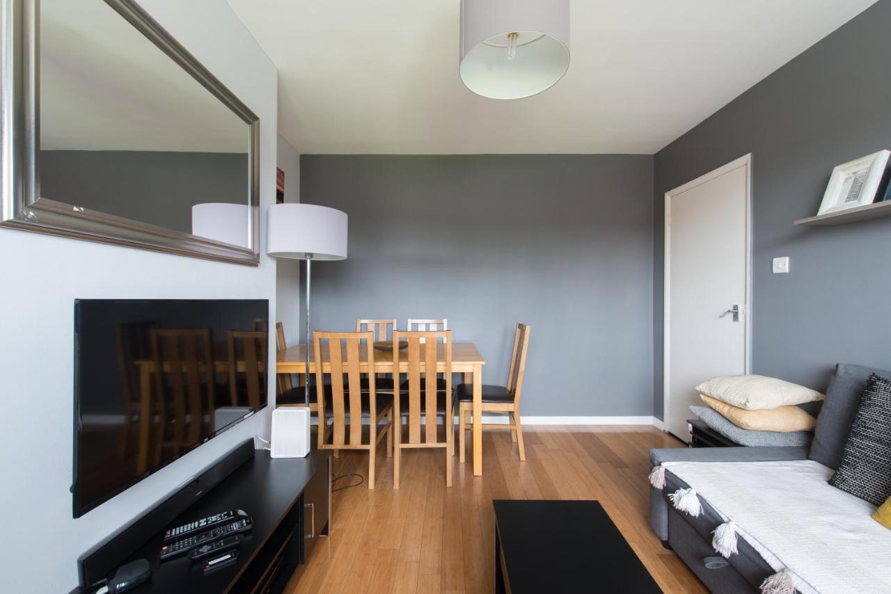 Chesterton Court Apartment Gloucester Exteriör bild
