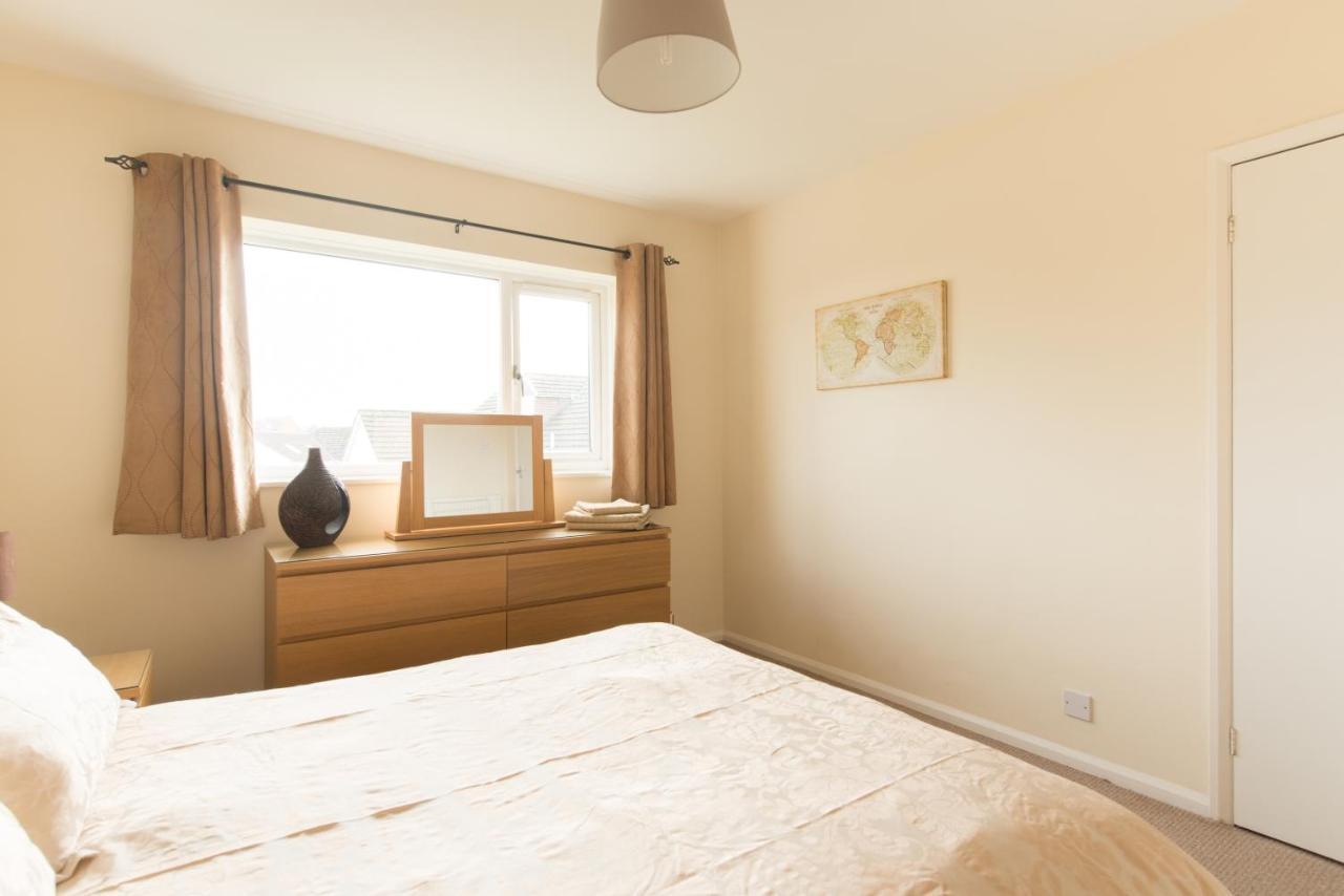 Chesterton Court Apartment Gloucester Exteriör bild